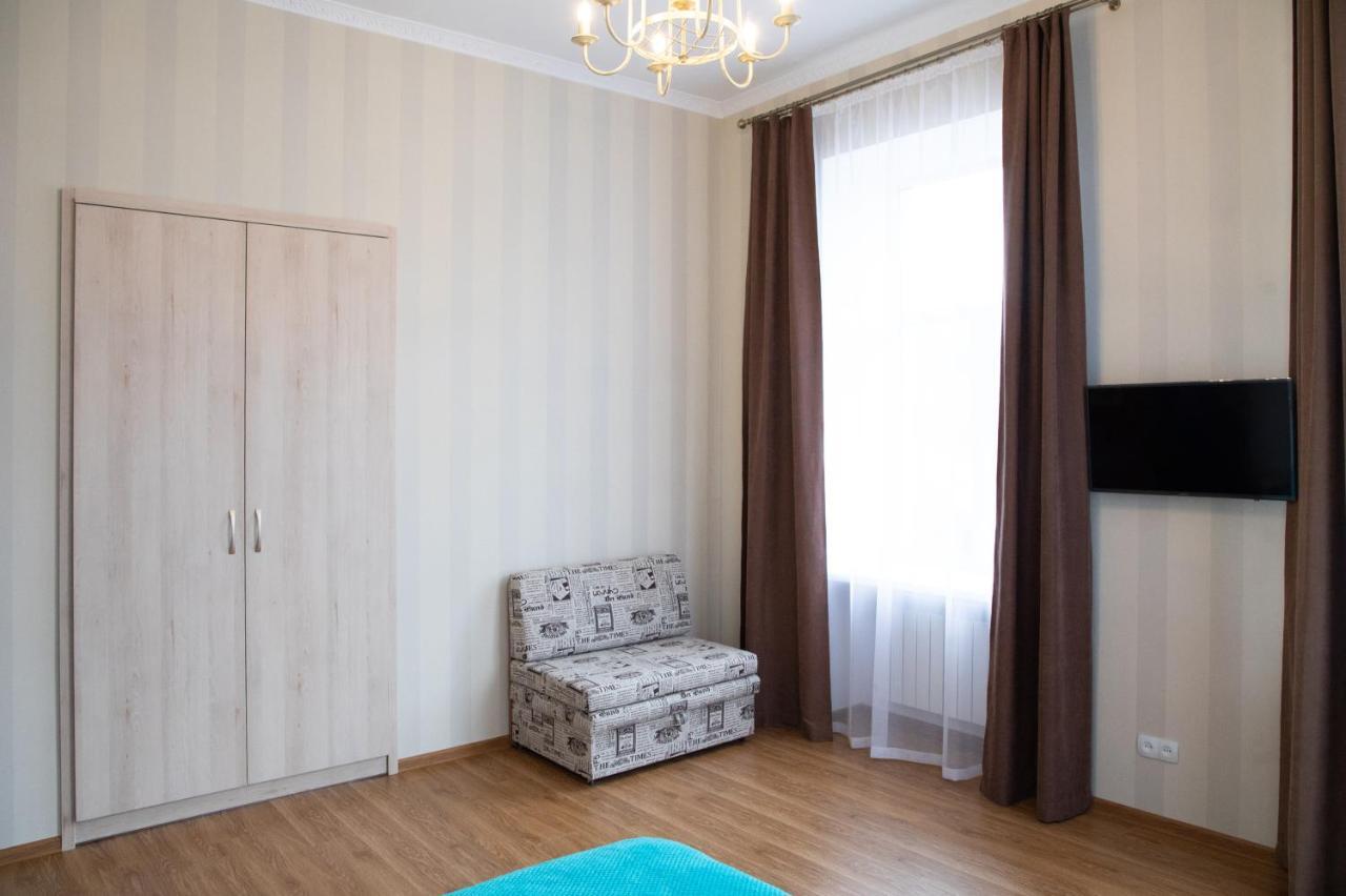 Kit Apartament Lägenhet Lviv Exteriör bild