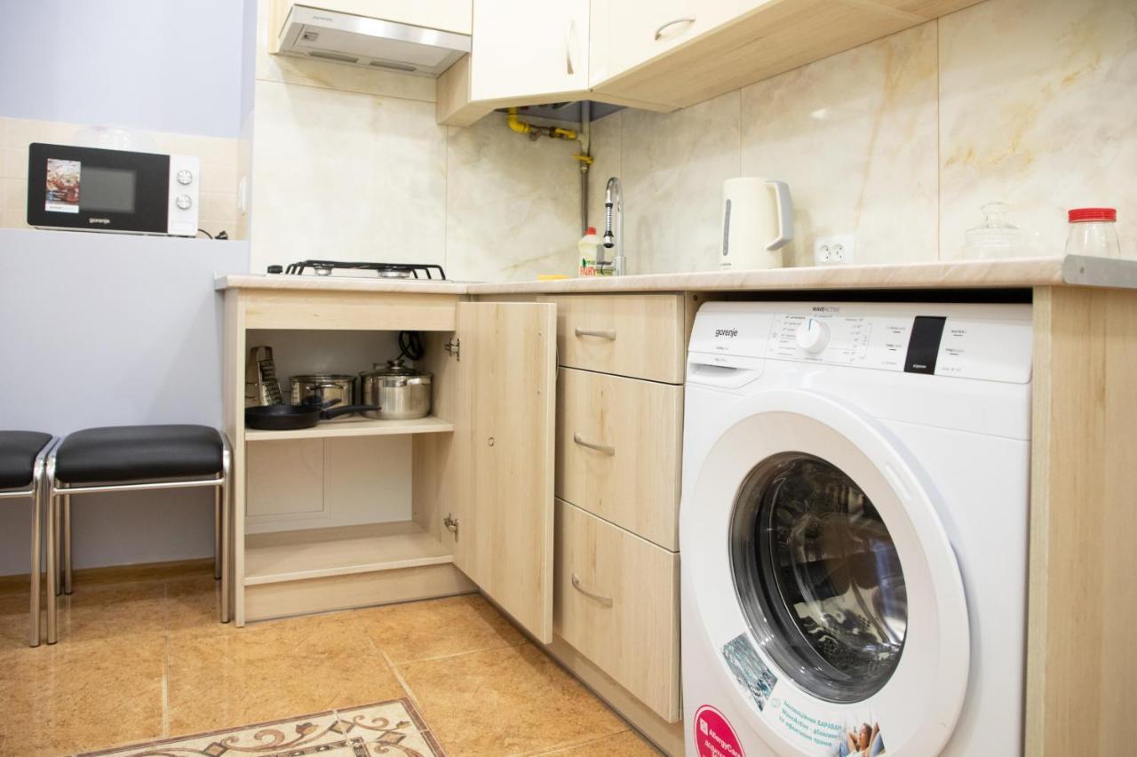Kit Apartament Lägenhet Lviv Exteriör bild
